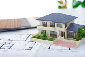 間取り図と家の模型